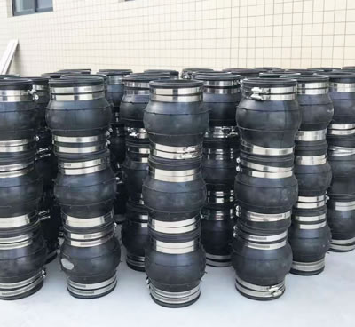 卡箍式（shì）橡膠軟接頭